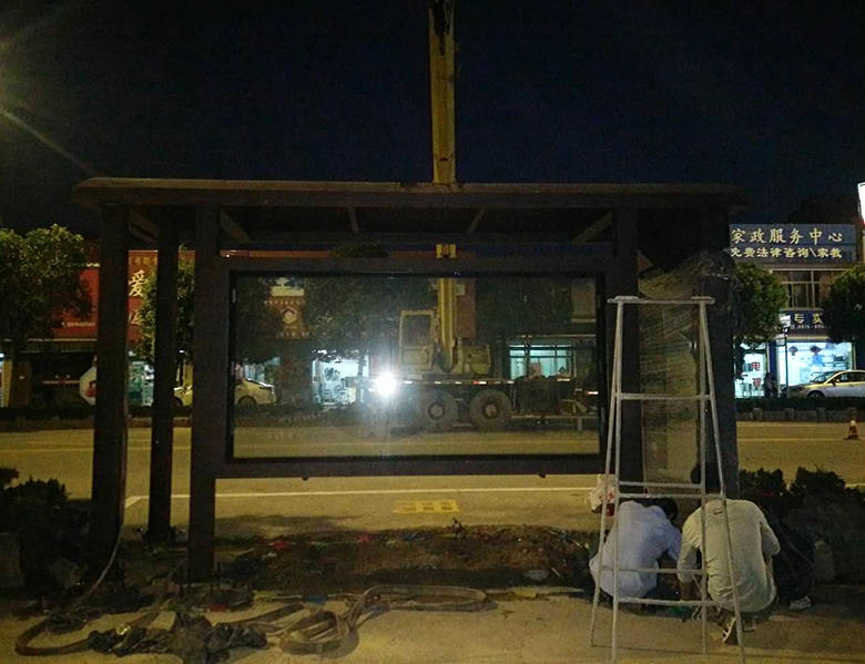 江蘇鹽城鄉(xiāng)鎮(zhèn)簡(jiǎn)約公交車站臺(tái)