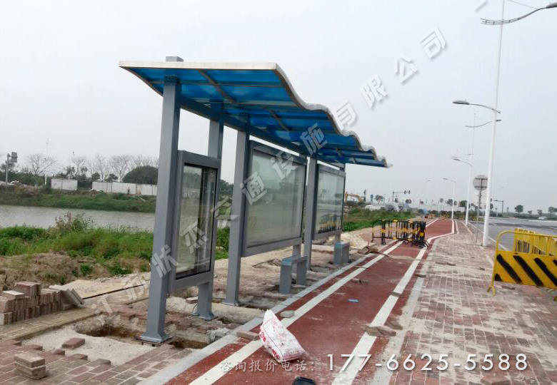 廣東南沙自貿(mào)區(qū)現(xiàn)代時尚公交車站臺安裝完成